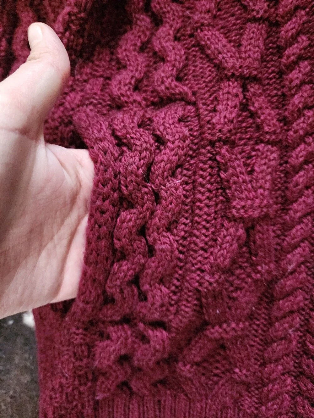 WOMEN'S 90'S IRELAND HEAVY KNIT SWEATER - CABERNET RED